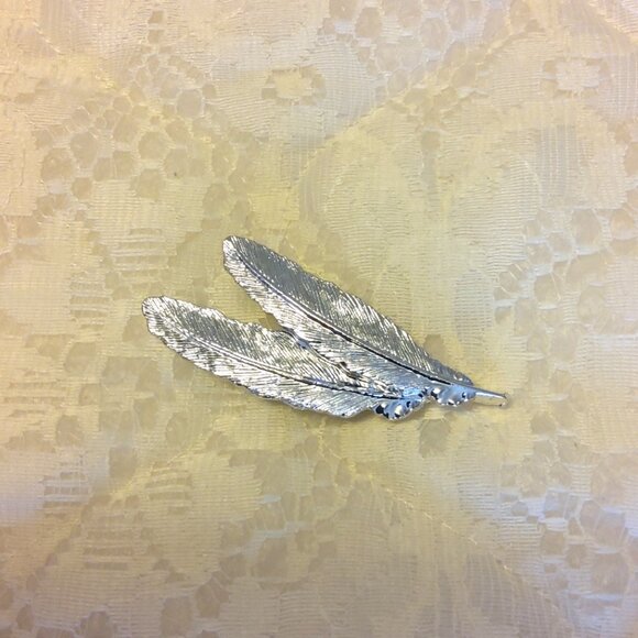 Vintage Gerry's Feather Leaf Silver Tone Brooch Timeless Vtg Pin Jewelry - Picture 2 of 9